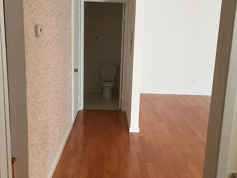 1655 Greenfield Ave #11 — Photo 8