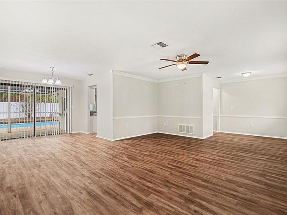 4th image of 8103 Roxboro Dr