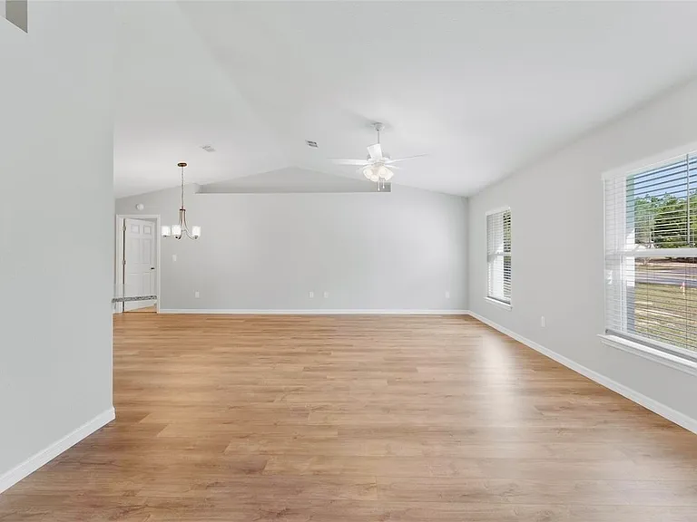9416 N Sandree Dr — Photo 4