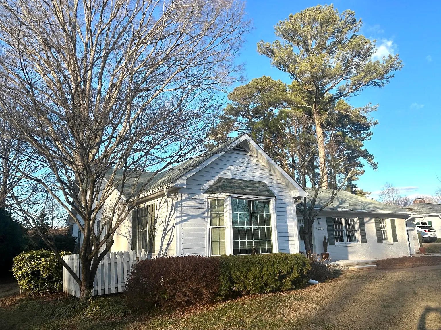 3 bed, 2346 sqft, $3,200 — Photo 3