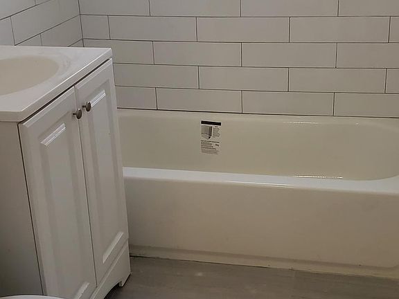 3rd image of 2735 Claflin Ave #2