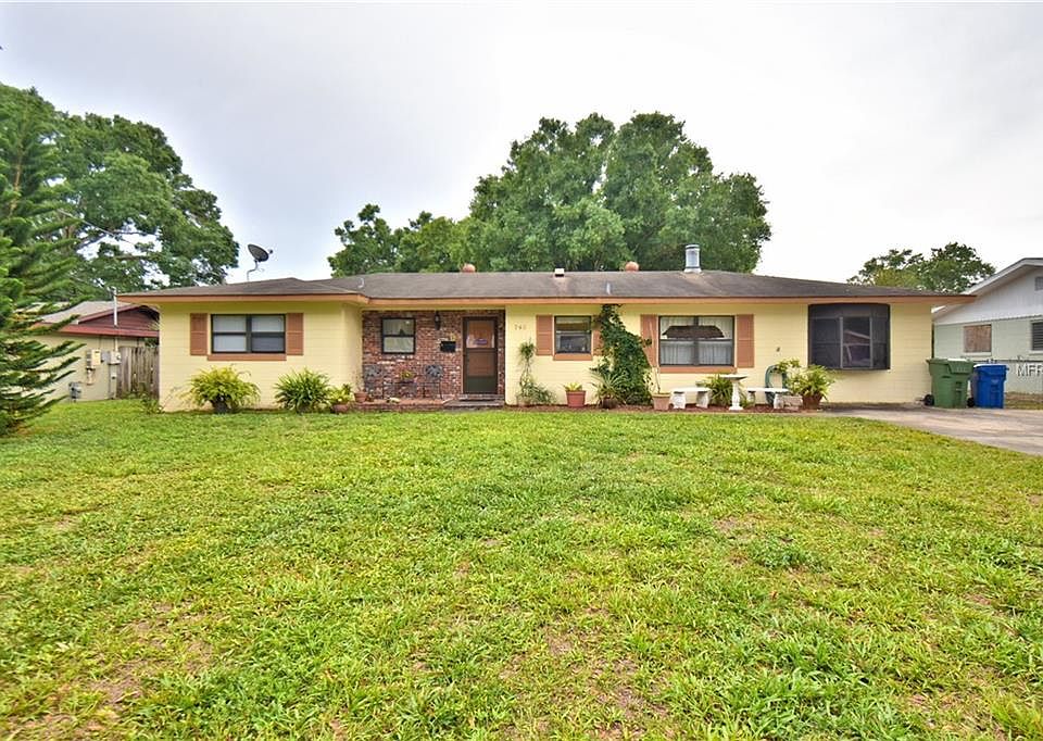 1st image of 740 Oleander Dr SE