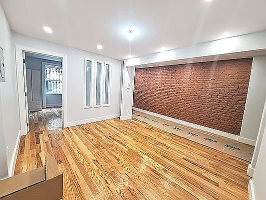 4th image of 803 Willoughby Ave #4