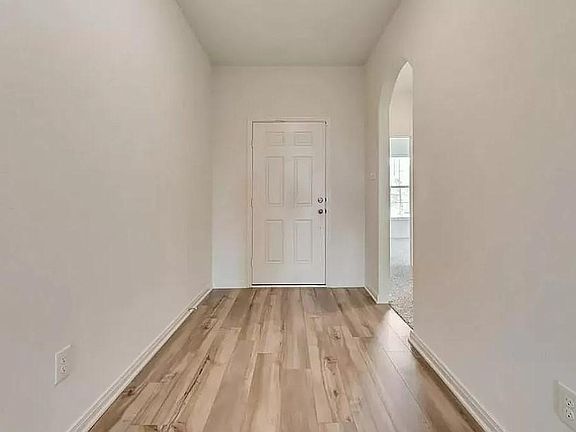 4th image of 521 Micah Ln