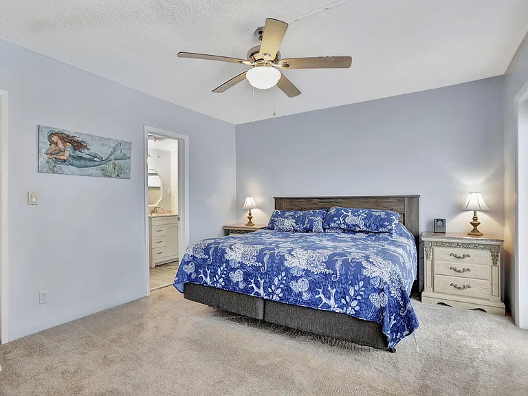 999 N Riverside Dr #3 — Photo 9