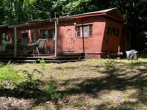 42 Dug Road, Grafton, VT 05146