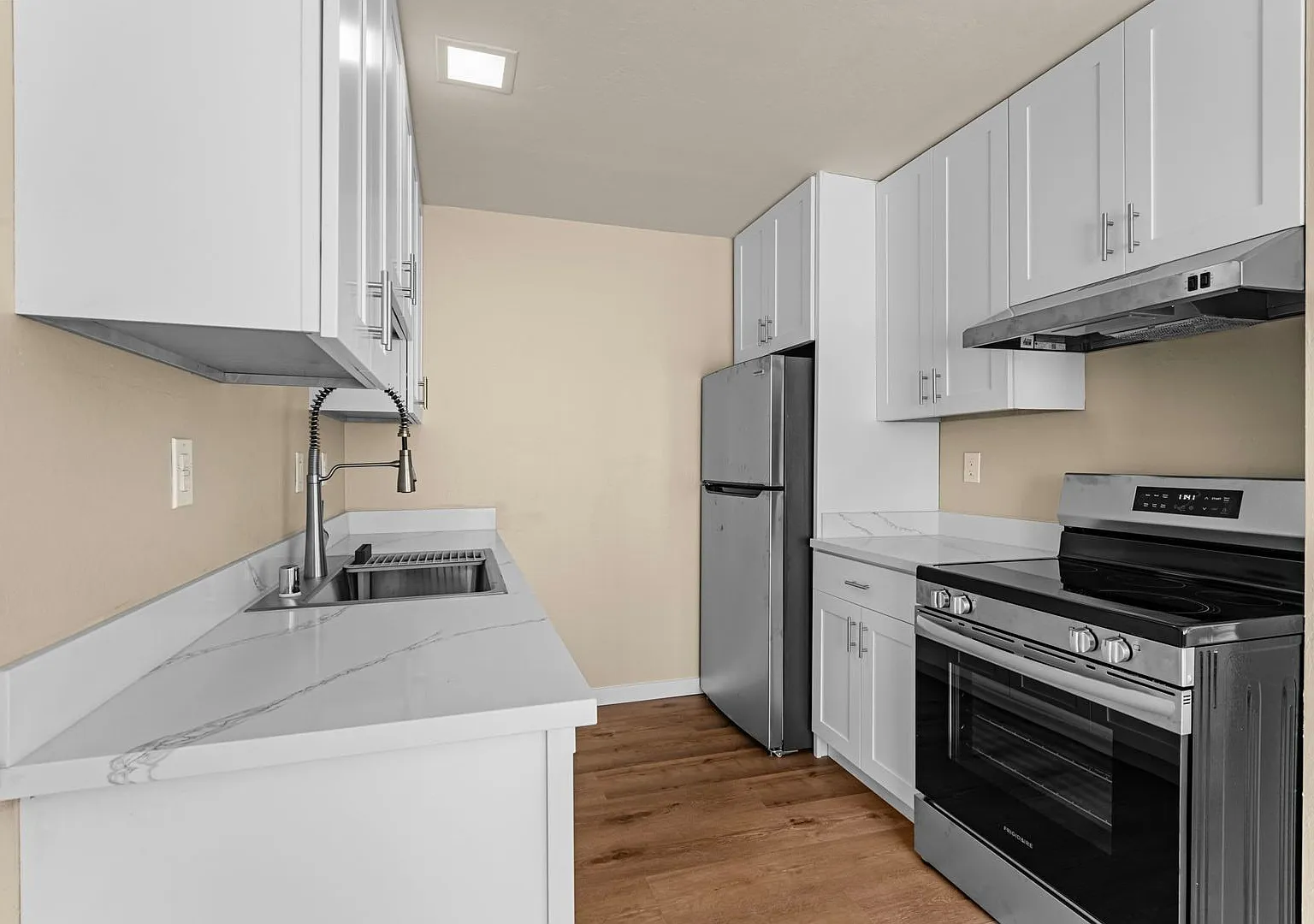 Recently Renovated 1BR in Fantastic Mission Location!! — Photo 2