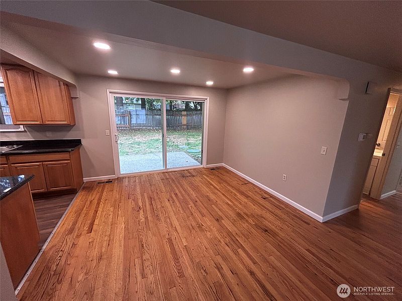 5th image of 20812 25th Avenue S