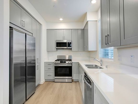 4th image of 221 N Mountain Ave #31