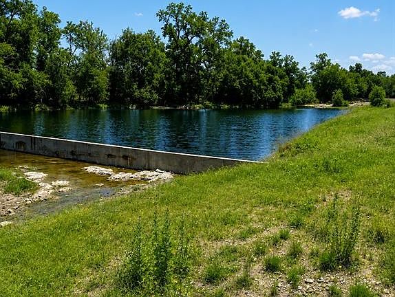 3rd image of Creekside Wine Trail Dr