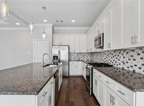 5th image of 8711 Green St