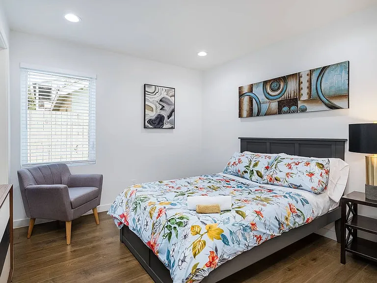 3 Bed Modern Townhome + 2-Car Private Garage — Photo 57