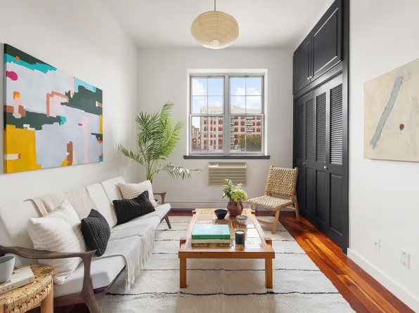 31 Conselyea Street image 1 of 10