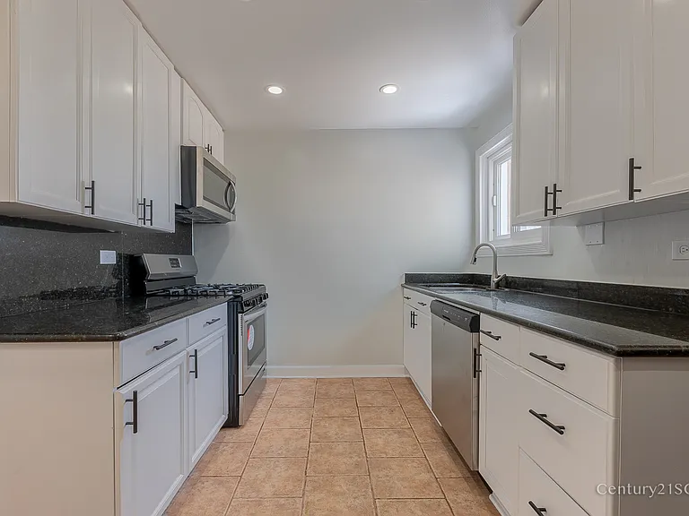 4136 N California Ave #302 — Photo 7