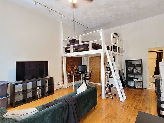 3rd image of 163 Lafayette Ave #2F
