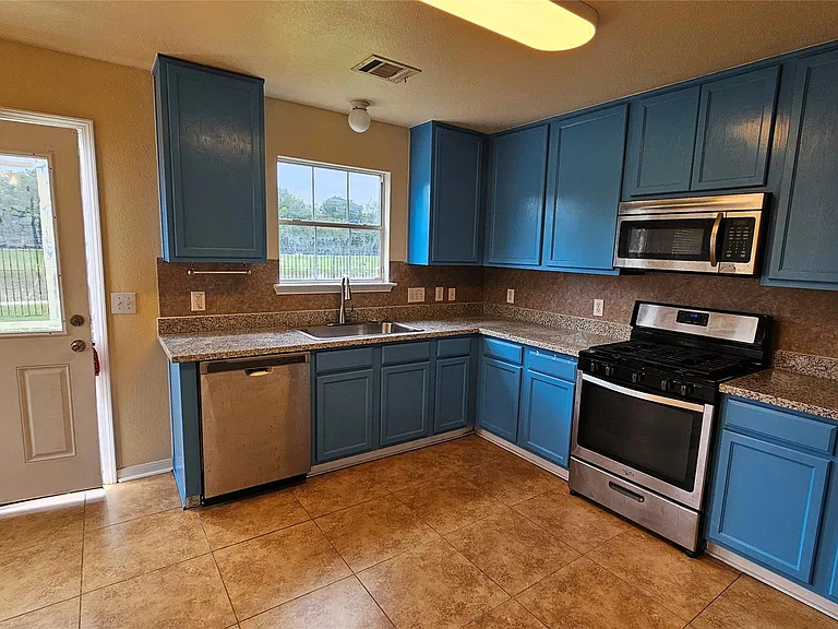 22135 Greengate Dr — Photo 4