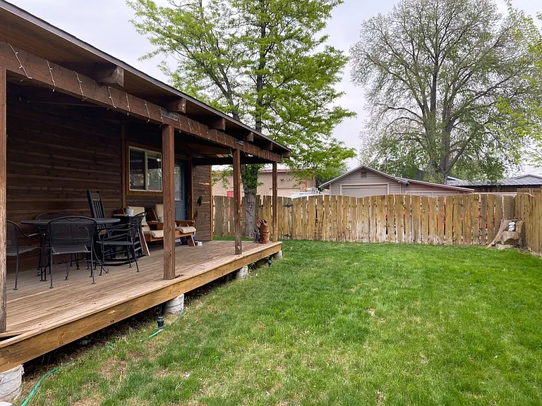 517 Endicott St — Photo 46