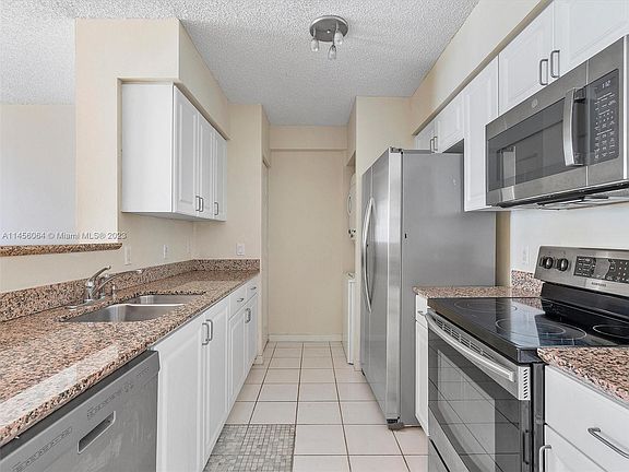 4th image of 1155 Brickell Bay Dr APT 1905