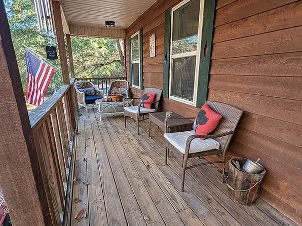 71 Camellia Ln, Box Springs, GA 31801