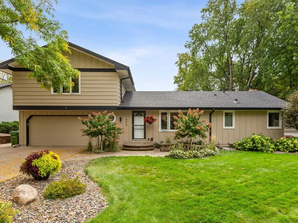1090 Hathaway Ln NE, Fridley, MN 55432