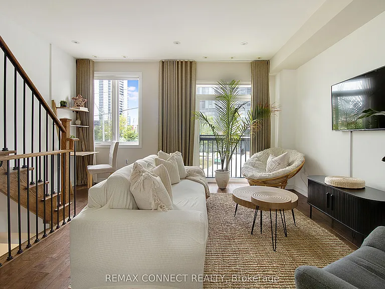 565 Shuter St — Photo 17