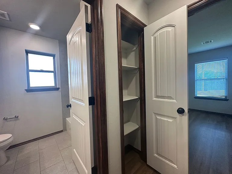 11008 SW 36th St — Photo 32