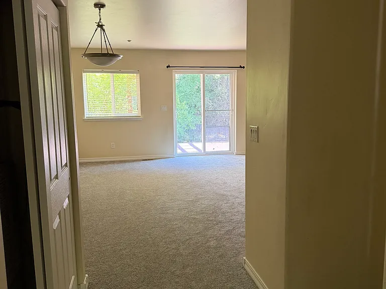 108 White Horse Pl — Photo 3
