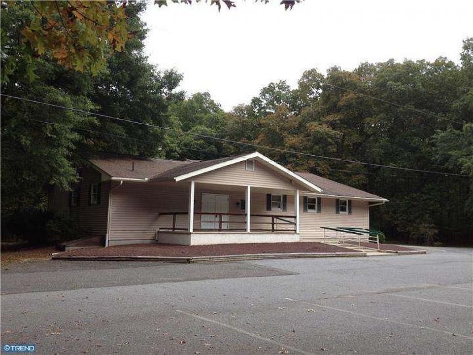 2nd image of 2009 Spring Garden Rd