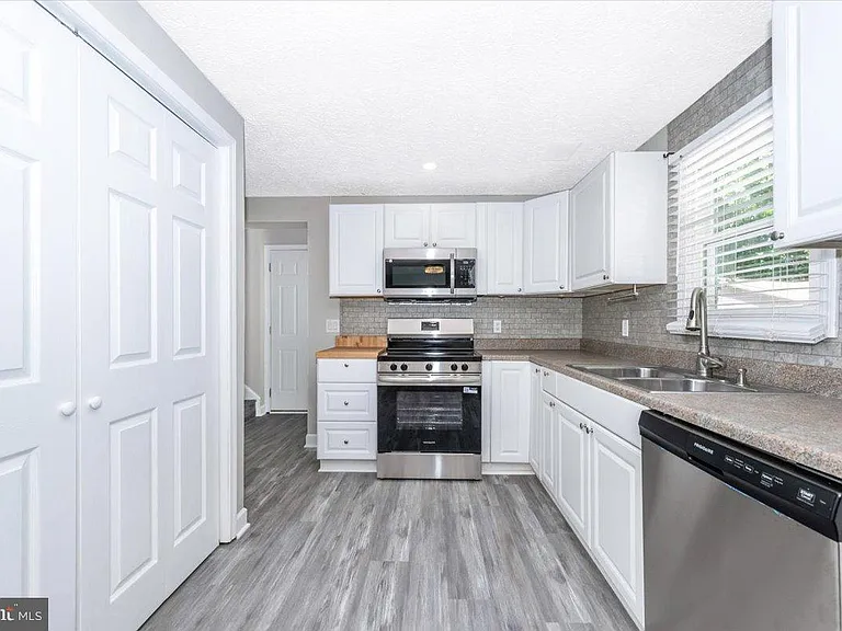 12284 Bandera Ln — Photo 15