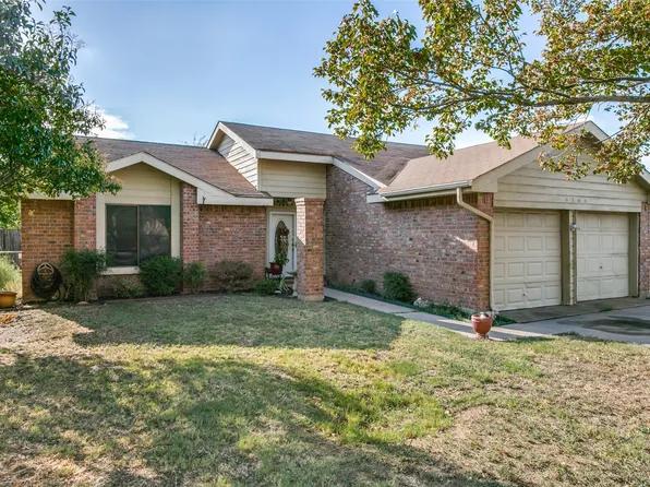 6300 Canyon Cir, Fort Worth, TX 76133