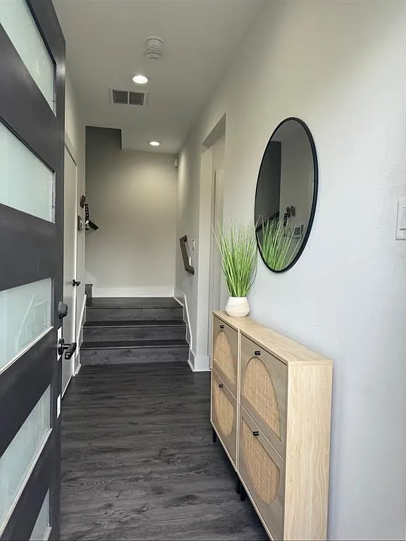 3 bed, 2.5 bath, 1479 sqft, $2,600 — Photo 2