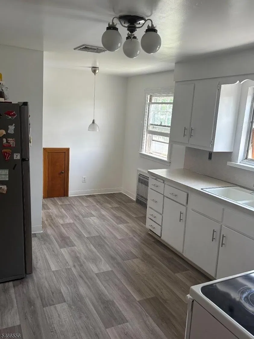 2 bed, 1.0 bath, $2,300 — Photo 4