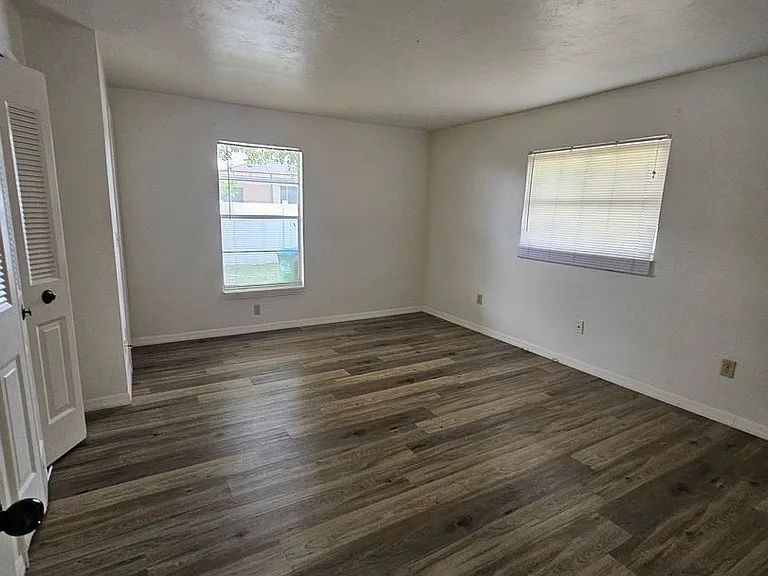 120 SW Trafalgar Pkwy — Photo 19