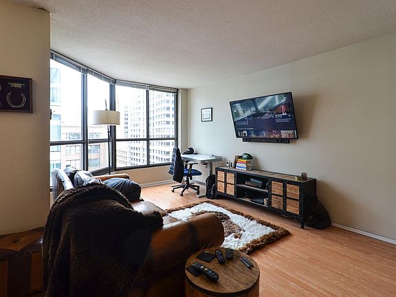 2nd image of 405 N Wabash Ave Unit 305