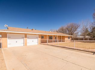 690 Valle Dr, Bosque Farms, NM 87068