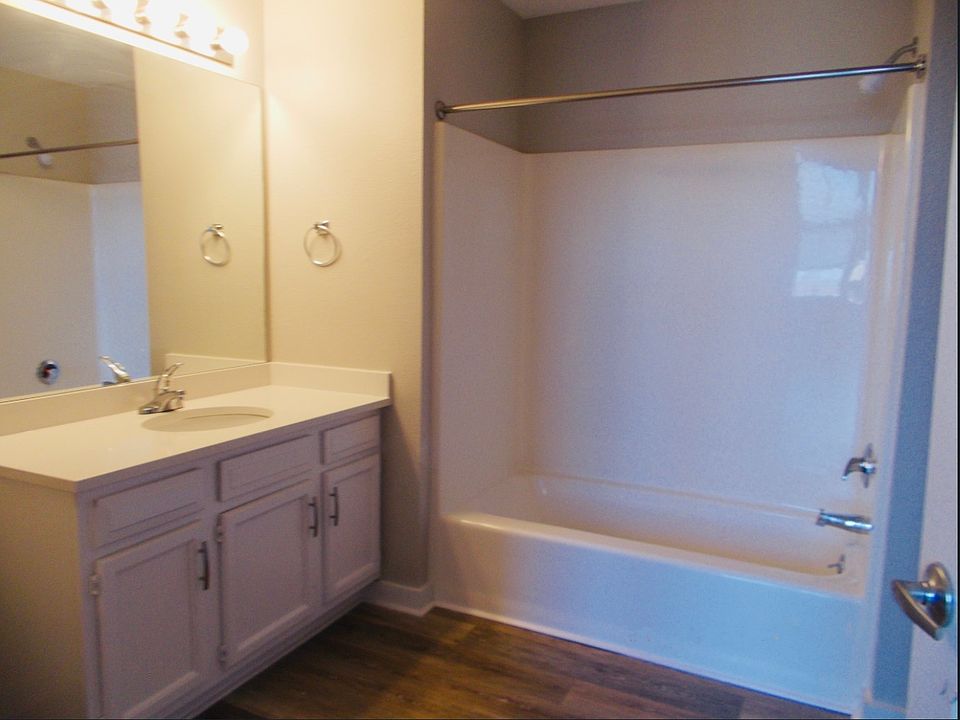 2nd image of 216 N 4th St #201