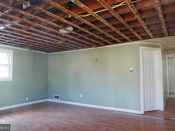 2nd image of 110 Staton St