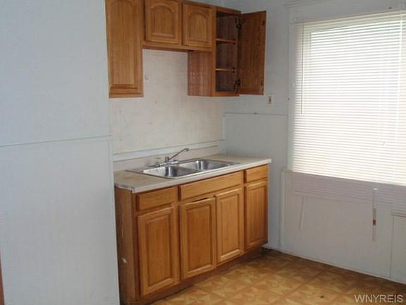 3rd image of 114 Millicent Ave