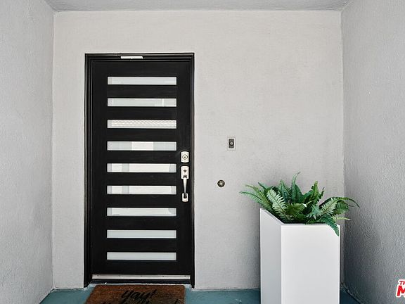 5th image of 1222 N Kings Rd APT 8