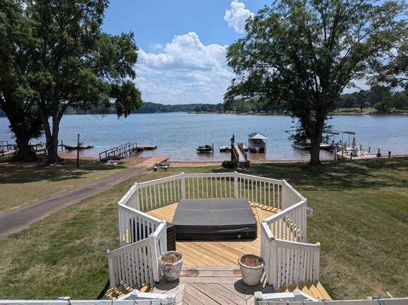 311 Coggins Shore Rd, Inman, SC 29349