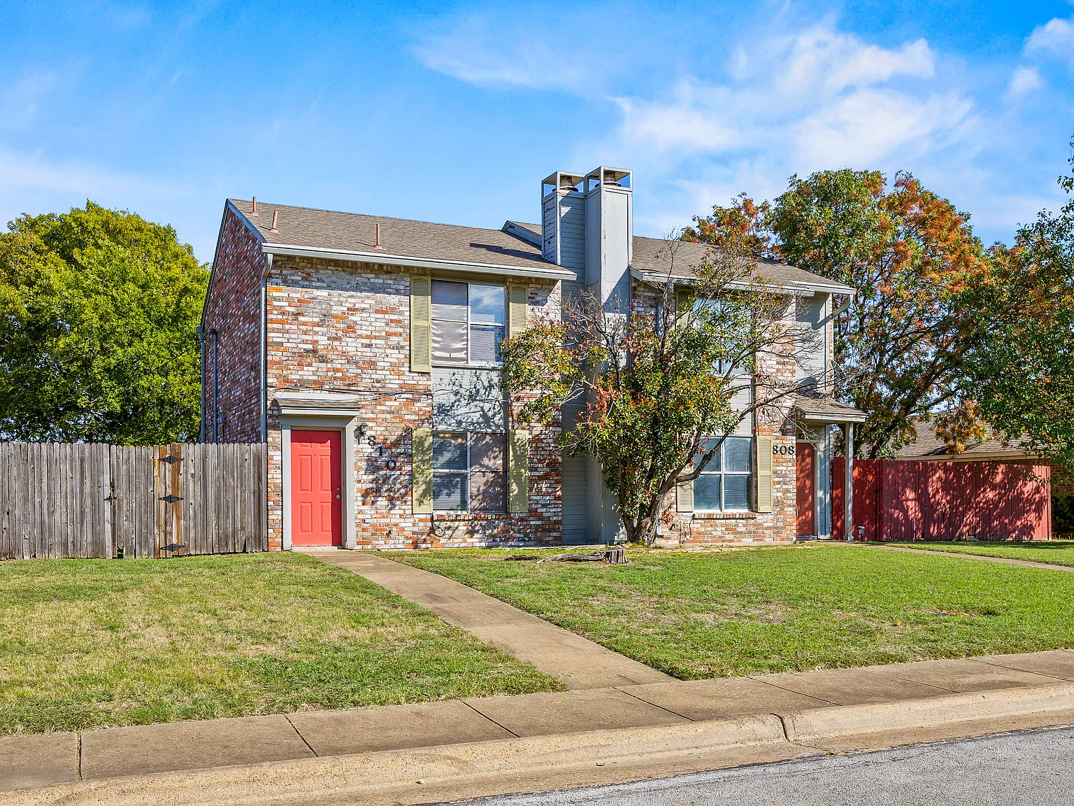 2 bed, 1.5 bath, 1125 sqft, $1,700 — Photo 2