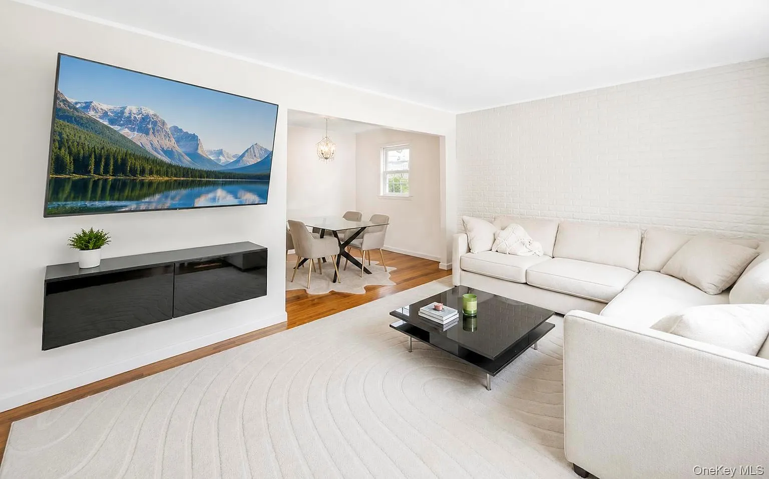 3 bed, 1.0 bath, 2125 sqft, $3,700 — Photo 4