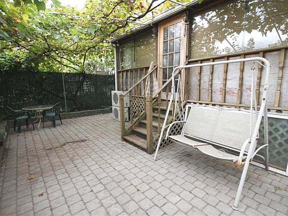 2nd image of 6 Sunnymeade Vlg