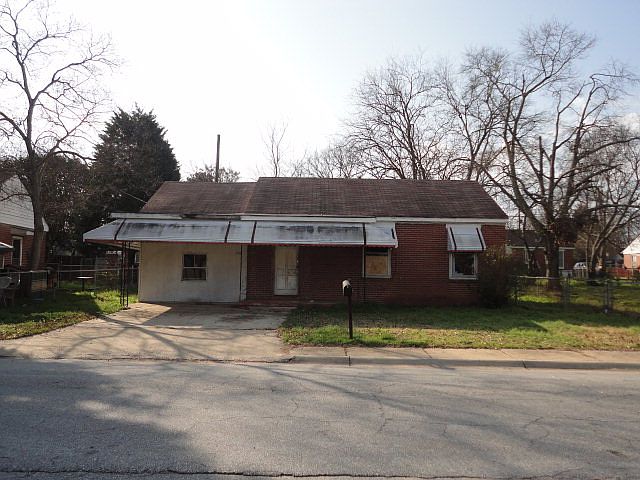 2nd image of 416 Central Cir