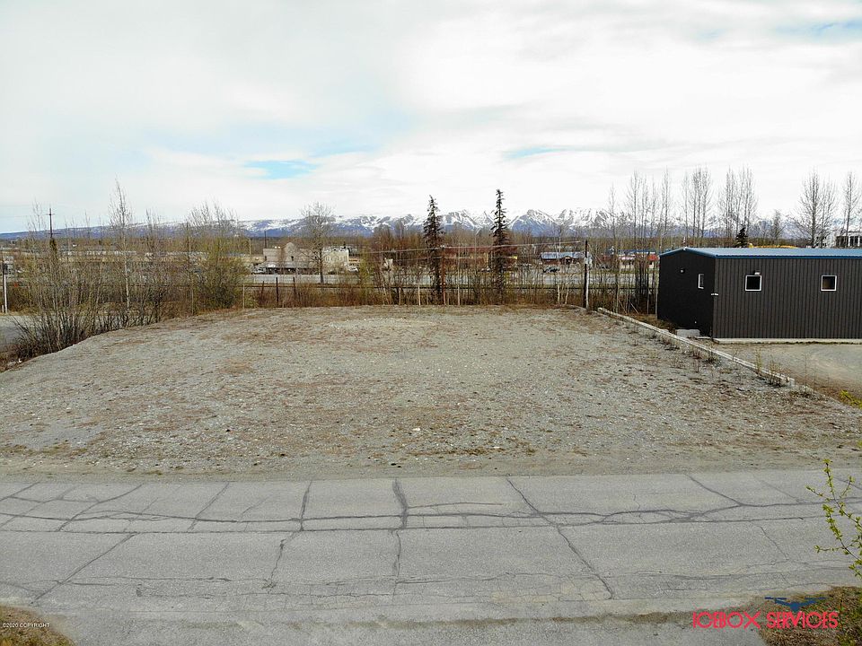 2nd image of 701 E Railroad Ave