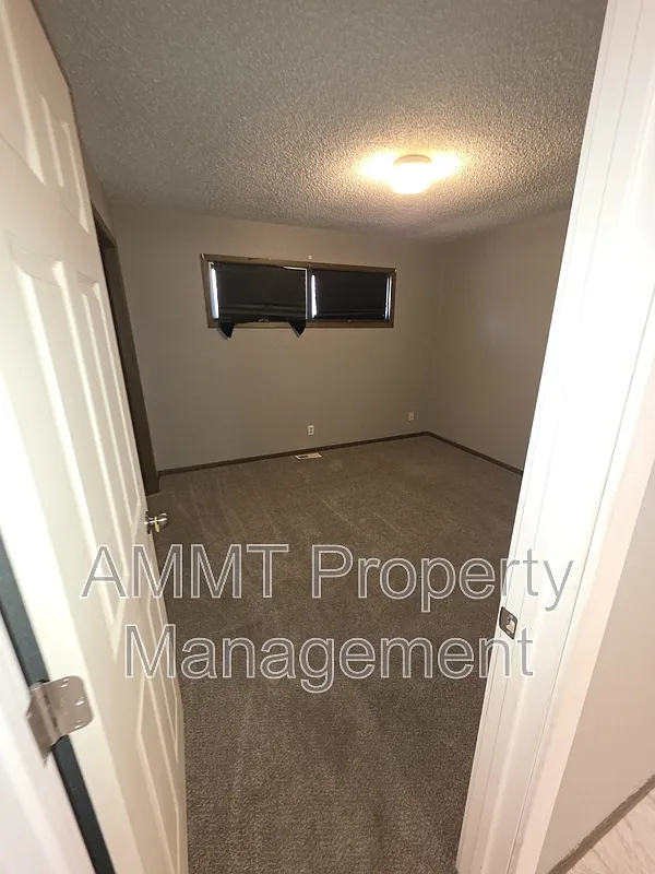 2 bed, 1.0 bath, $850 — Photo 2