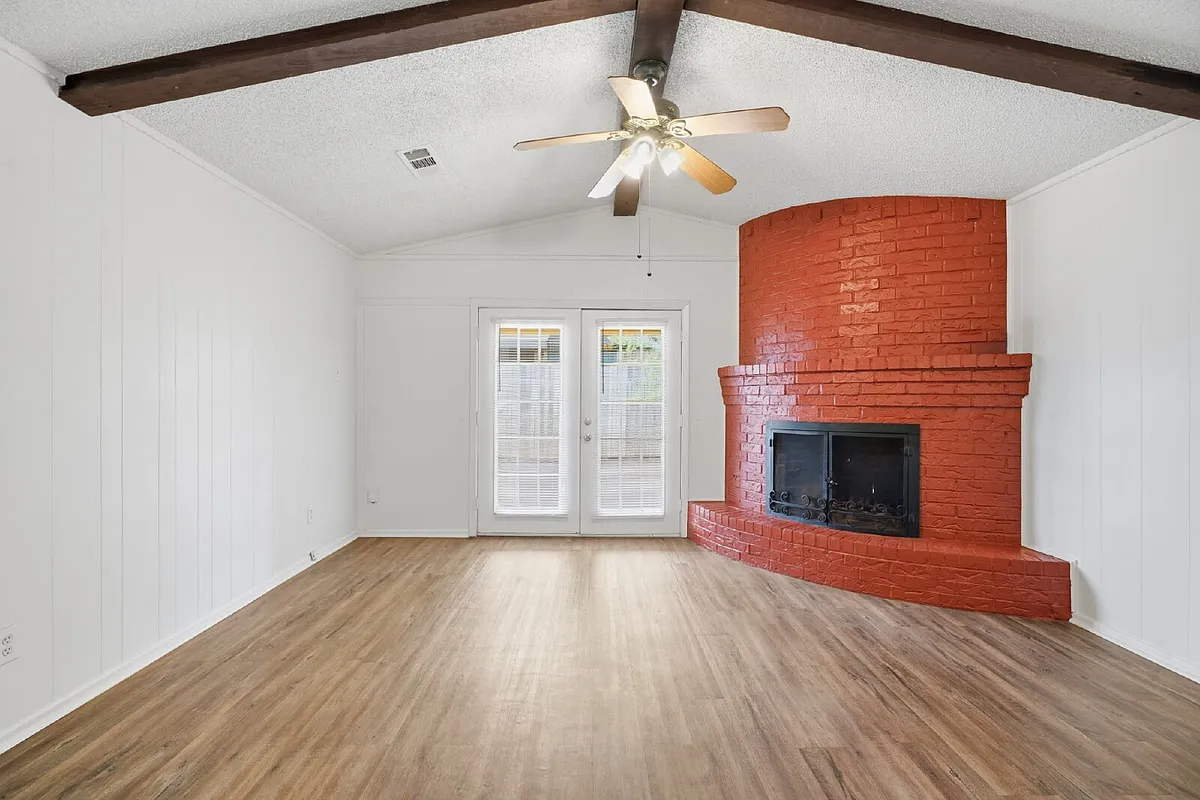 Building Photo - 7911 Albany Ave #B