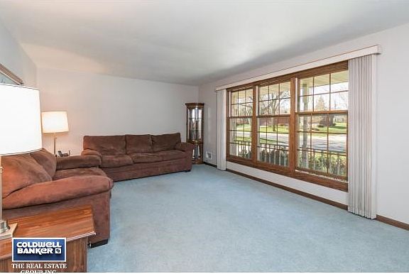 Large window-Natural light!
