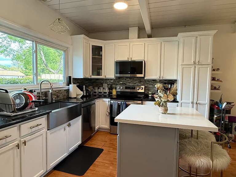 2180 Geary Rd #1 — Photo 3