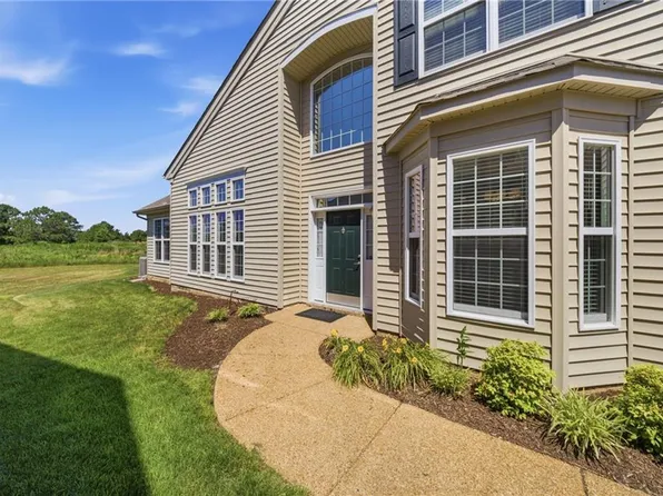 562 Dunning Ln, Chesapeake, VA 23322